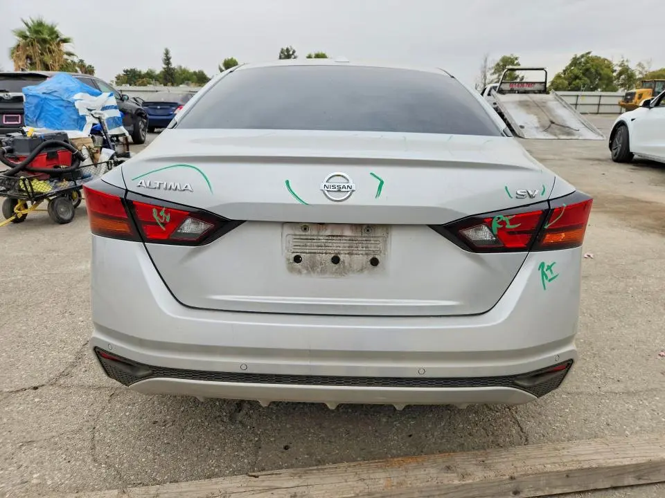 2022 NISSAN ALTIMA SV  