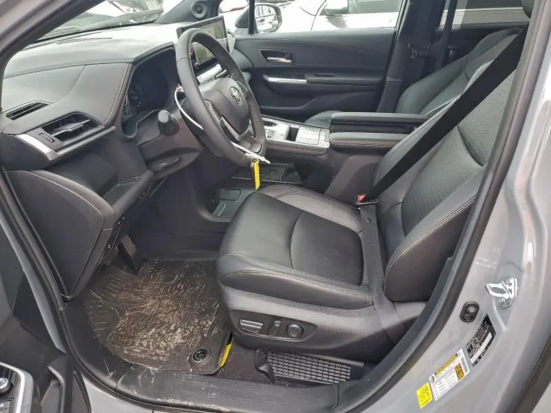 2025 TOYOTA SIENNA XSE  