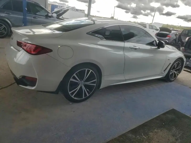 2018 INFINITI Q60 LUXE 300  