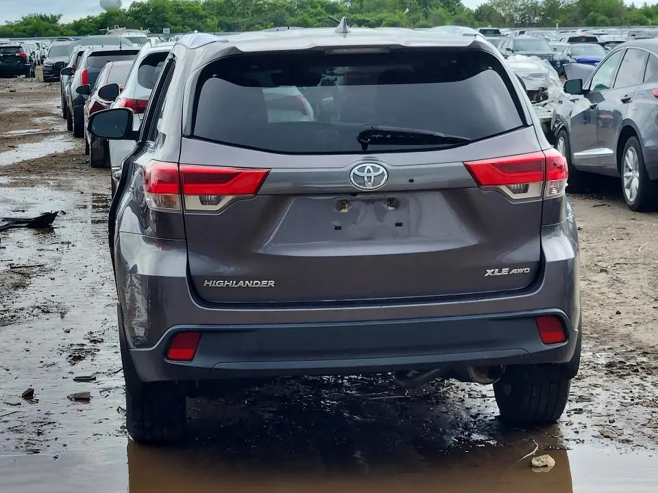 2019 TOYOTA HIGHLANDER XLE  
