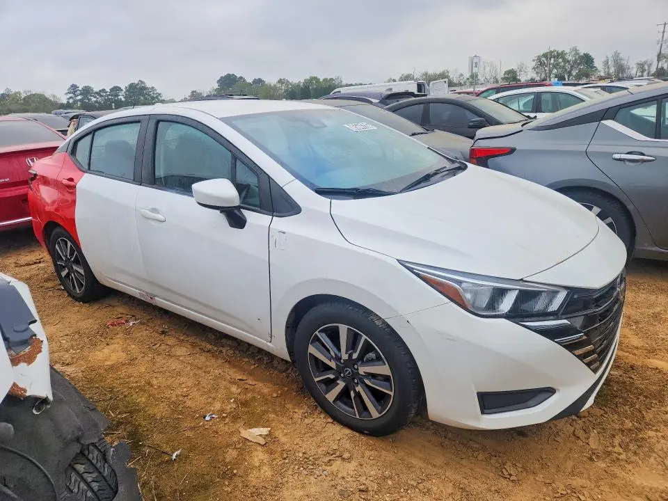 2023 NISSAN VERSA SV  