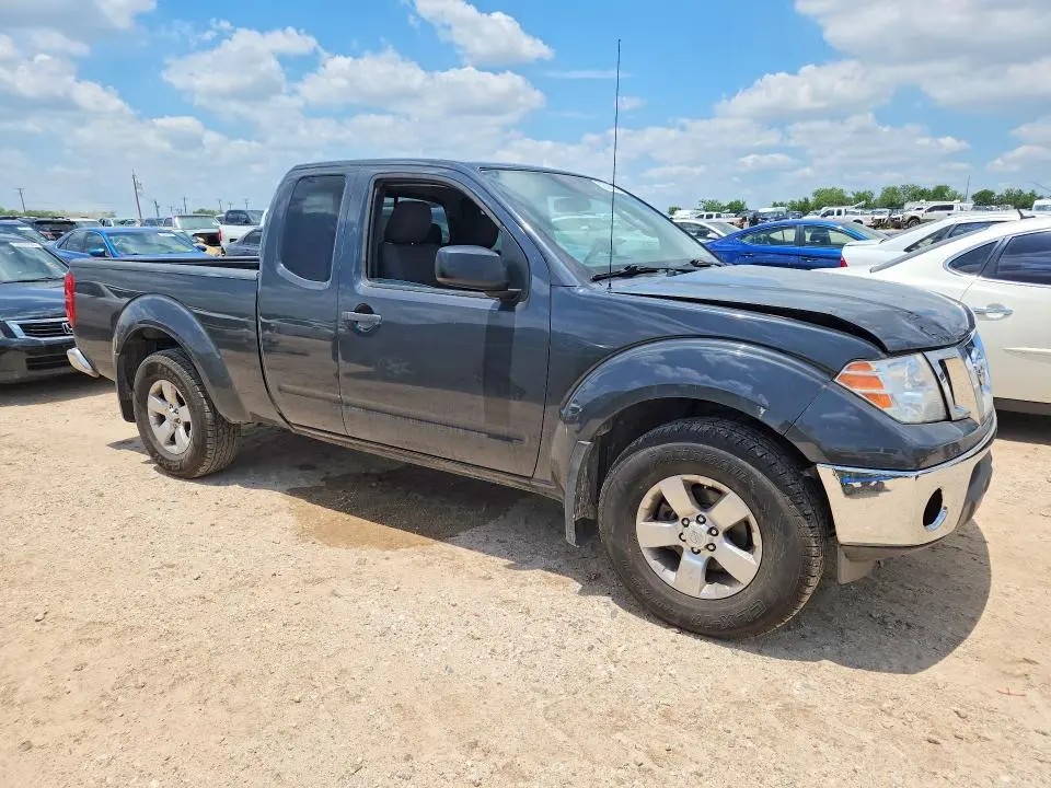 2011 NISSAN FRONTIER SV V6  