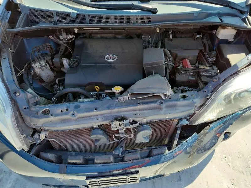 2011 TOYOTA SIENNA XLE 8-PASSENGER  