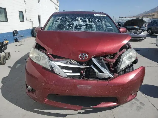 2017 TOYOTA SIENNA XLE  