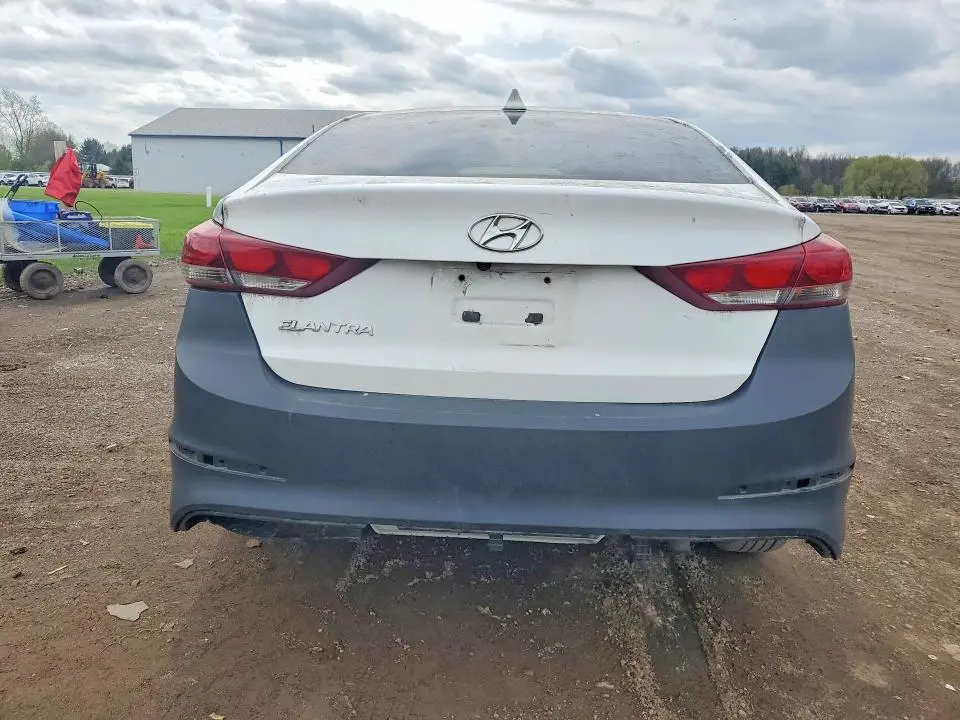 2017 HYUNDAI ELANTRA SE  