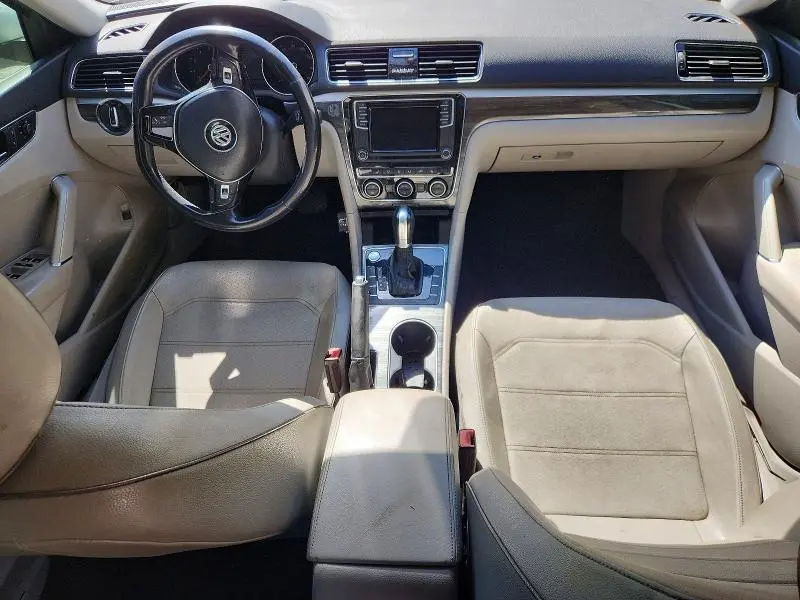 2018 VOLKSWAGEN PASSAT SE  