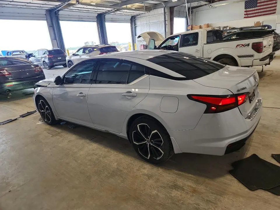 2023 NISSAN ALTIMA SR  
