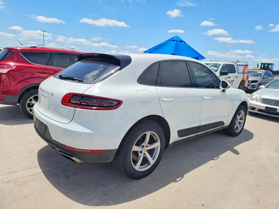 2017 PORSCHE MACAN   