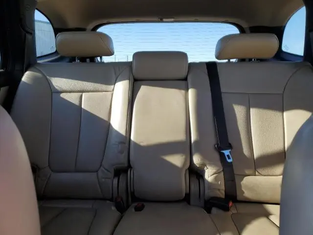 2011 HYUNDAI SANTA FE SE  