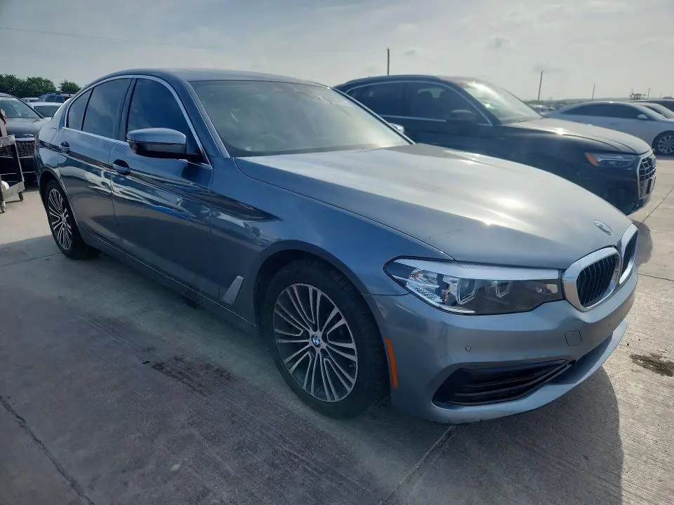 2019 BMW 530   