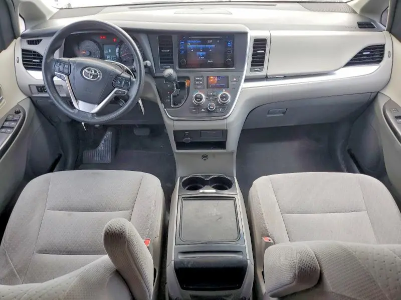 2017 TOYOTA SIENNA LE  