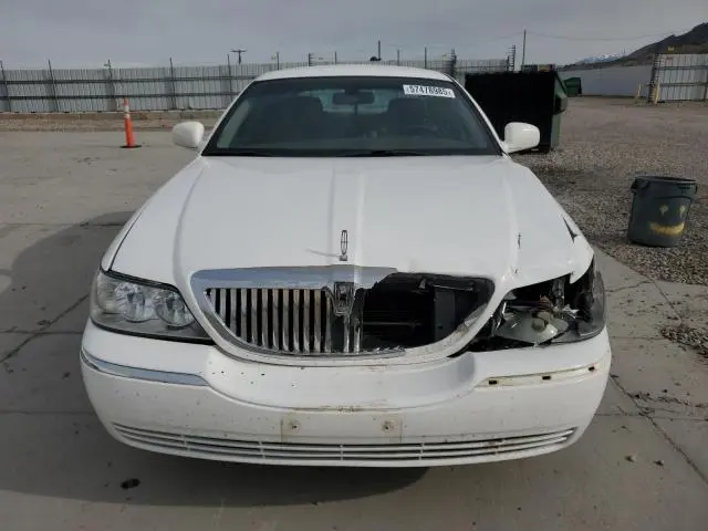 2011 LINCOLN TOWN CAR SIGNATURE LIMITED