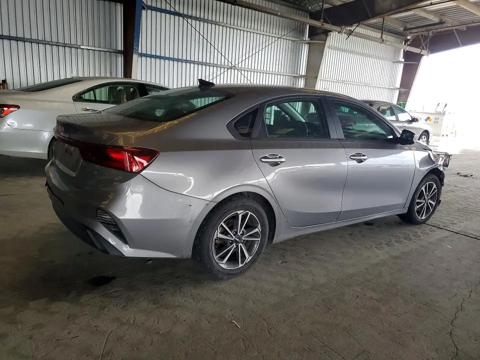 2023 KIA FORTE LX  