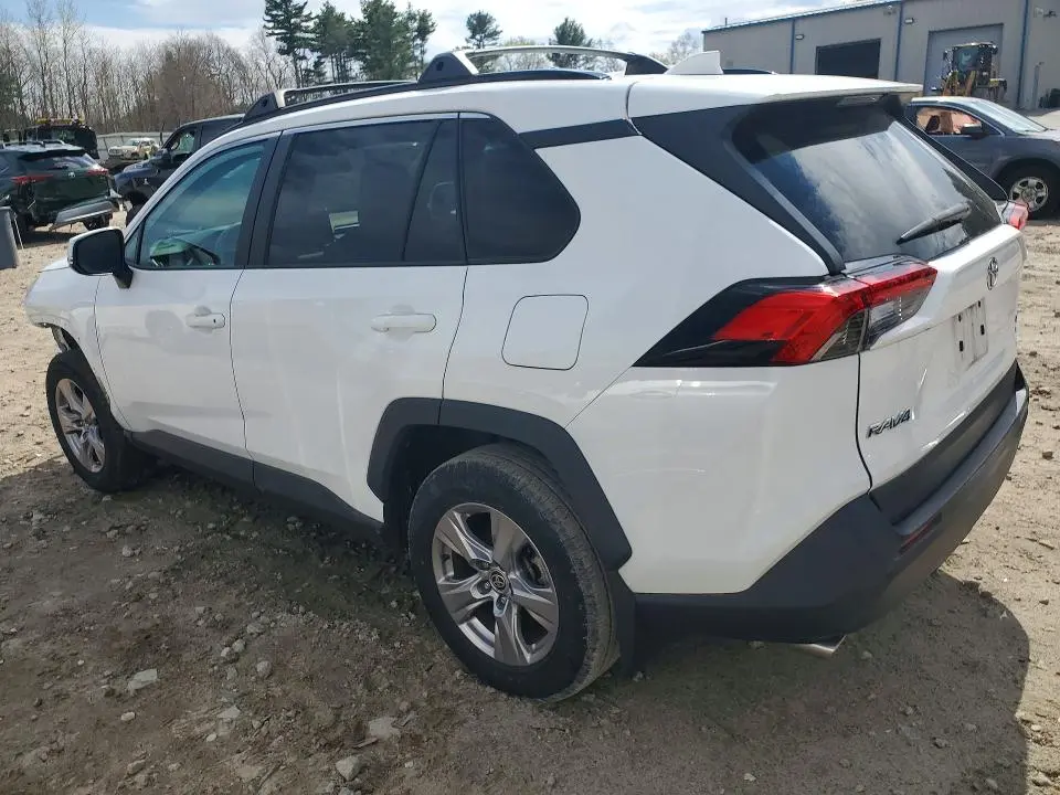 2022 TOYOTA RAV4 XLE  