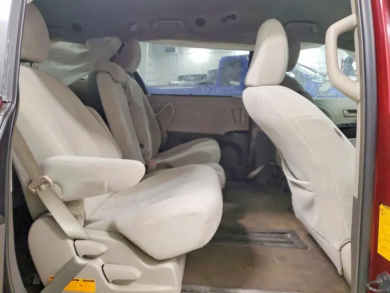 2012 TOYOTA SIENNA LE 8-PASSENGER  