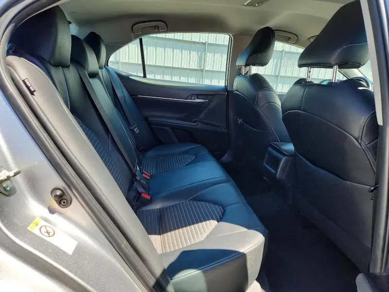 2018 TOYOTA CAMRY SE  