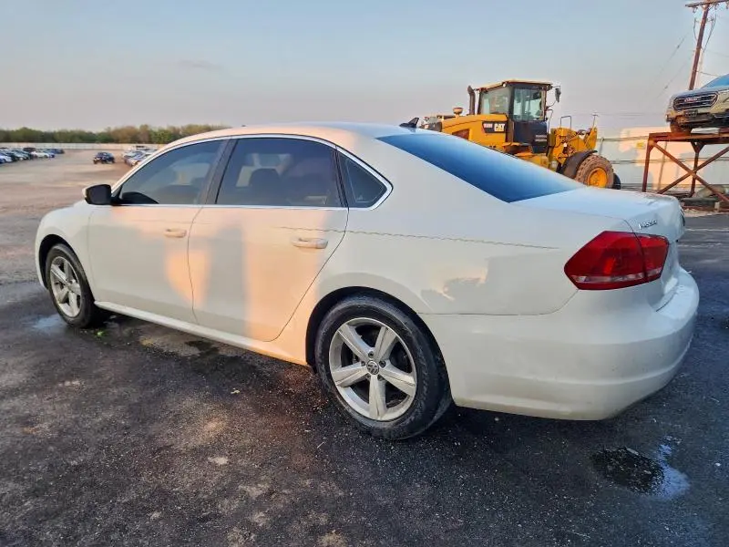 2013 VOLKSWAGEN PASSAT SE  