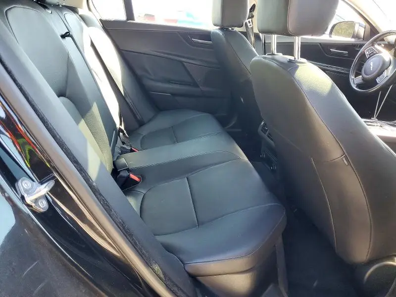 2019 JAGUAR XE PREMIUM  