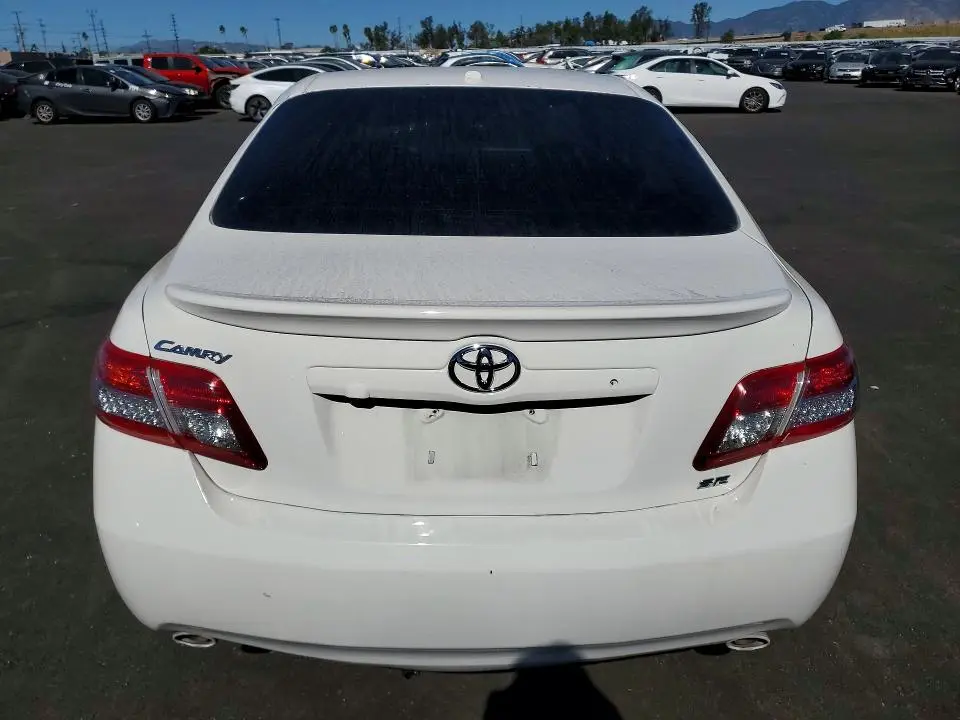 2011 TOYOTA CAMRY SE V6  