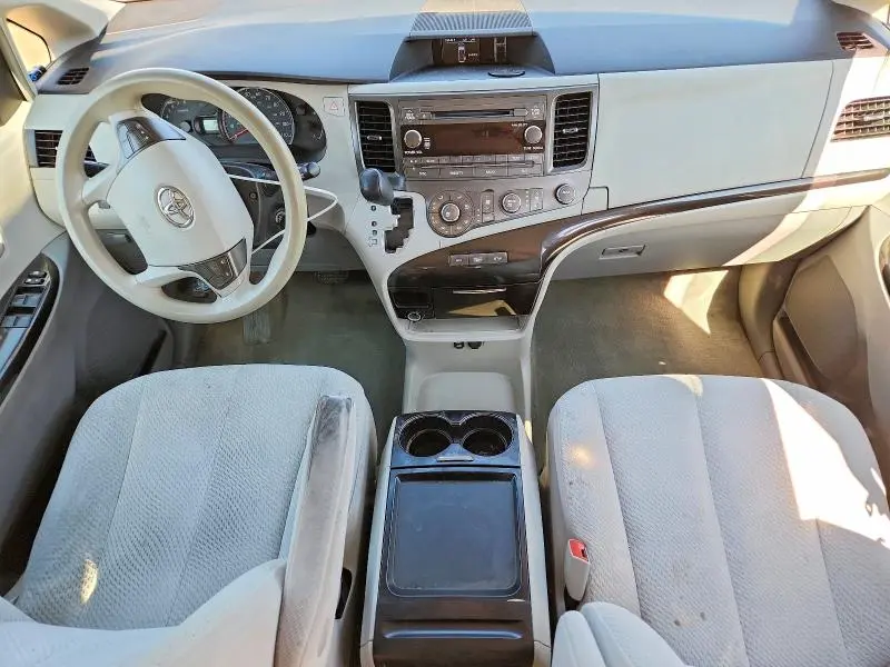 2011 TOYOTA SIENNA LE  