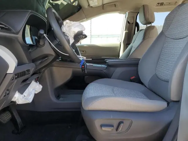 2021 TOYOTA SIENNA LE  