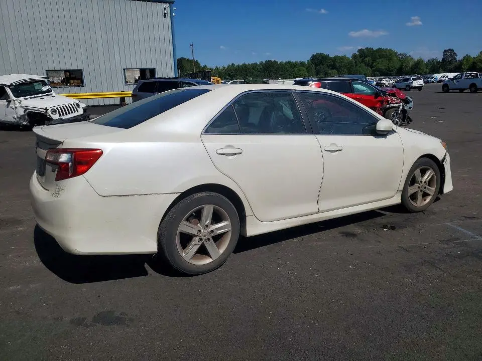 2014 TOYOTA CAMRY SE  