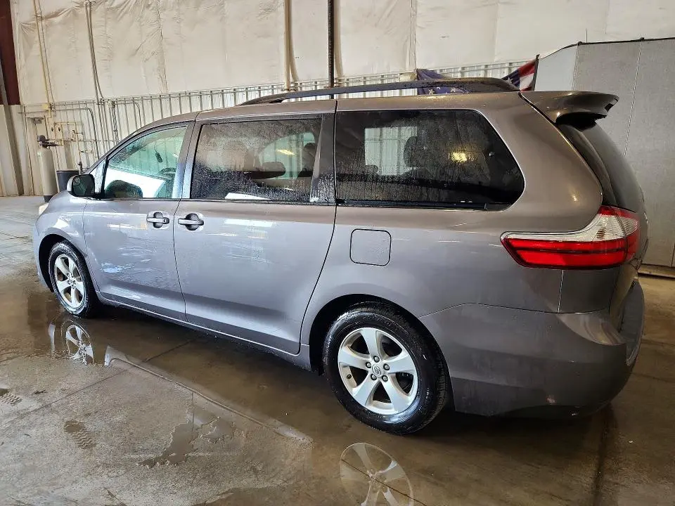 2017 TOYOTA SIENNA LE  