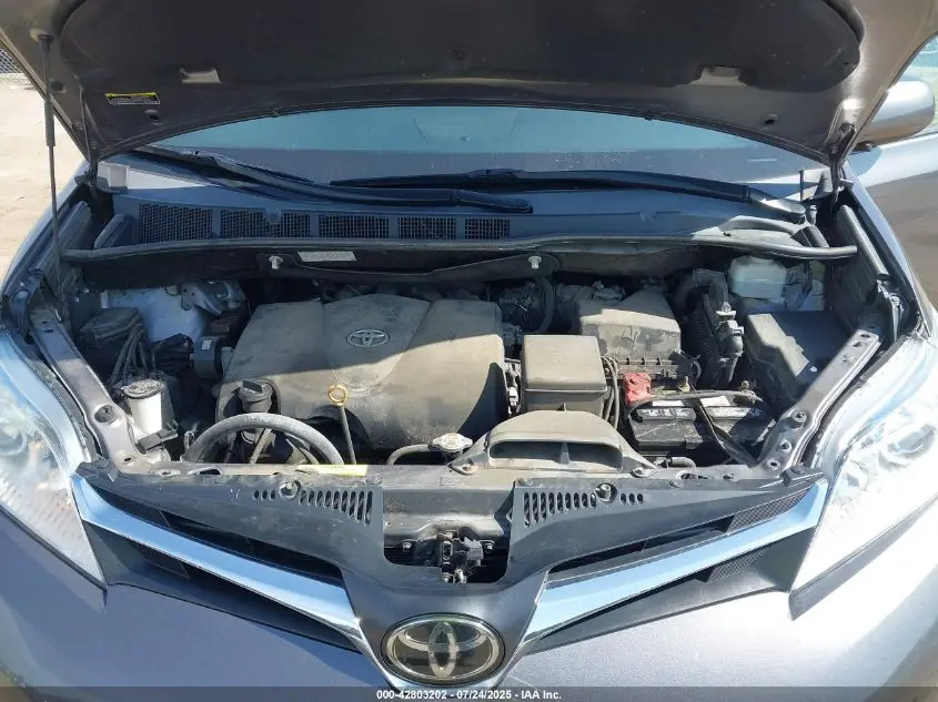 2019 TOYOTA SIENNA LE 8-PASSENGER