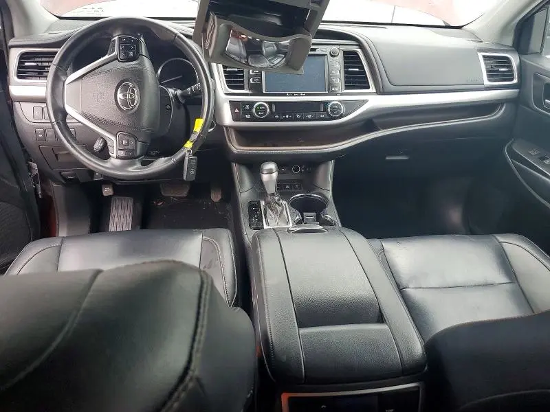 2019 TOYOTA HIGHLANDER XLE  
