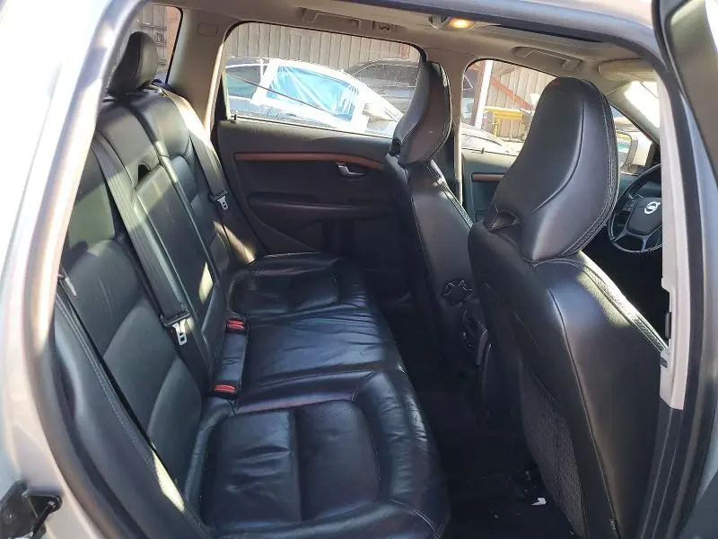 2010 VOLVO XC70 3.2  