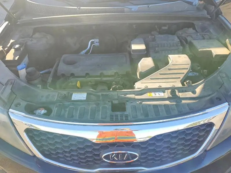 2013 KIA SORENTO LX  