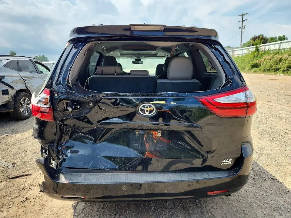 2018 TOYOTA SIENNA XLE PREMIUM 7-PASSENGER  