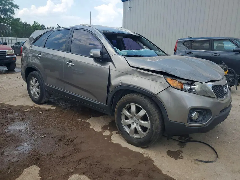 2013 KIA SORENTO LX  