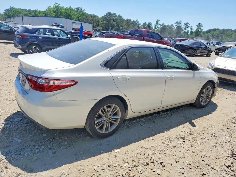 2016 TOYOTA CAMRY SE  