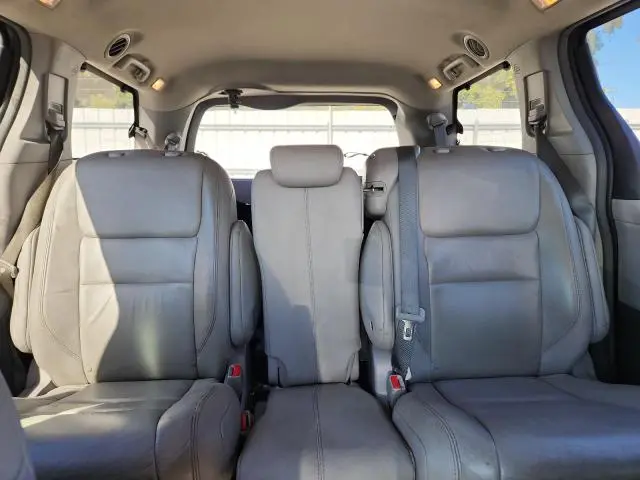 2015 TOYOTA SIENNA XLE  