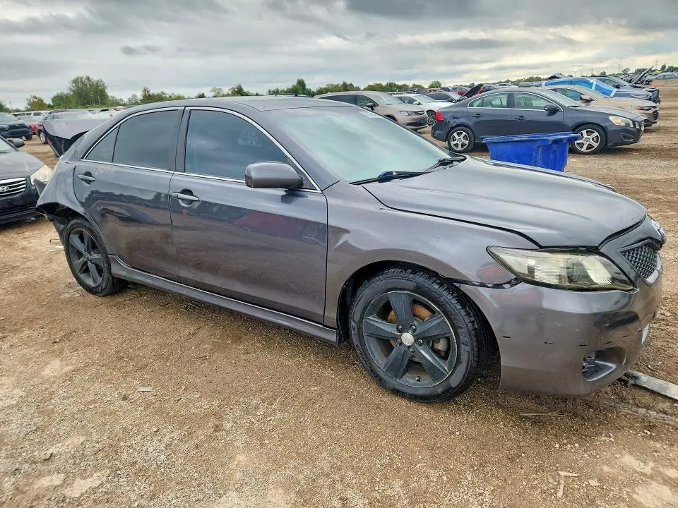 2011 TOYOTA CAMRY SE  