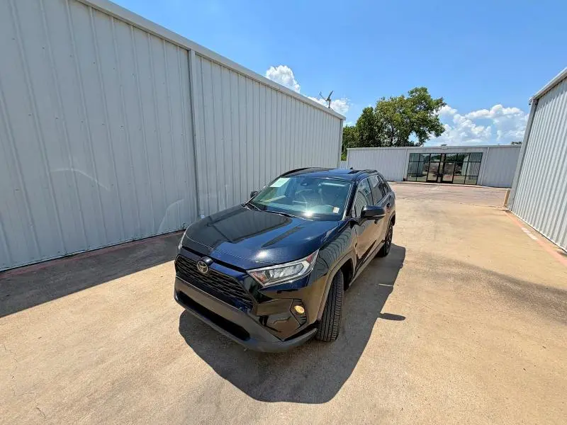 2020 TOYOTA RAV4 XLE  