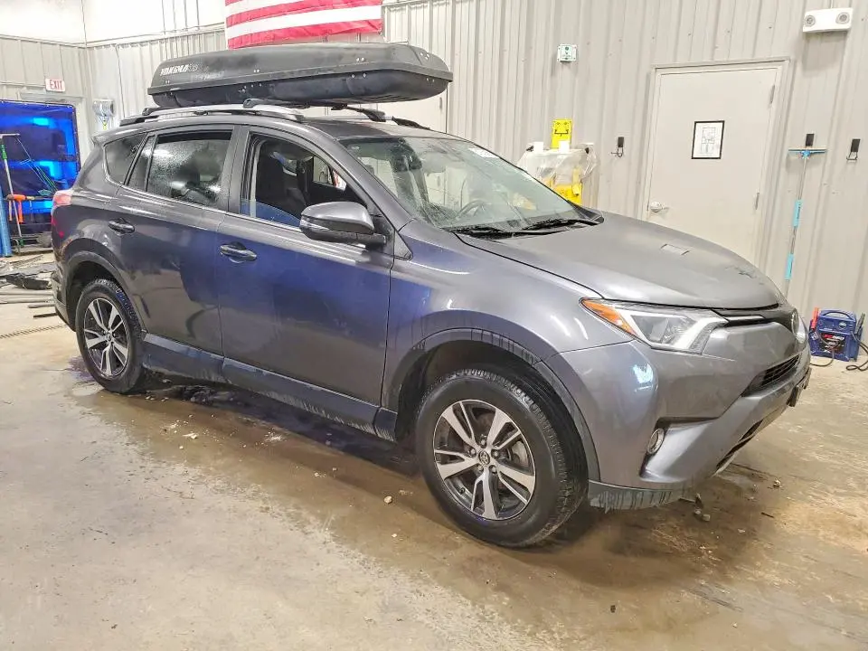 2017 TOYOTA RAV4 XLE  