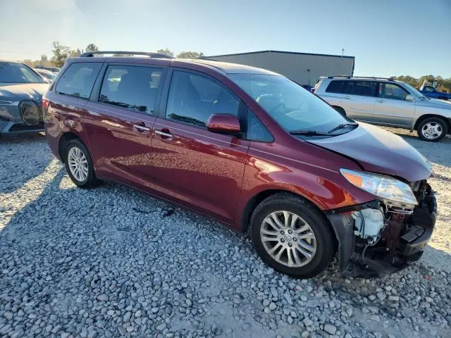 2017 TOYOTA SIENNA XLE  
