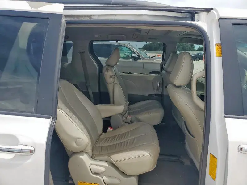2013 TOYOTA SIENNA XLE  