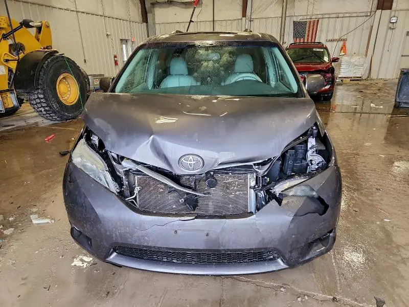 2013 TOYOTA SIENNA XLE  