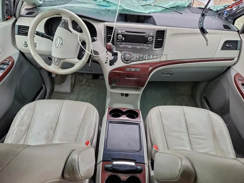 2012 TOYOTA SIENNA XLE  