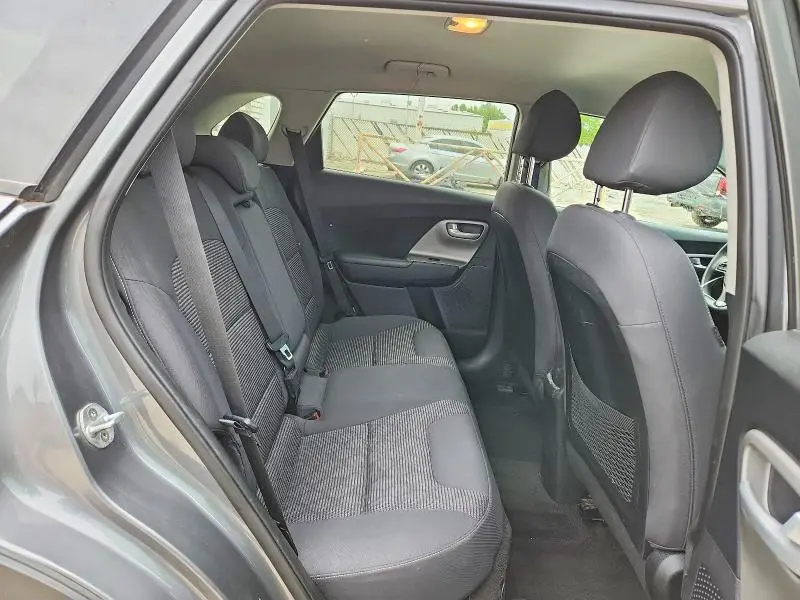 2017 KIA NIRO LX  