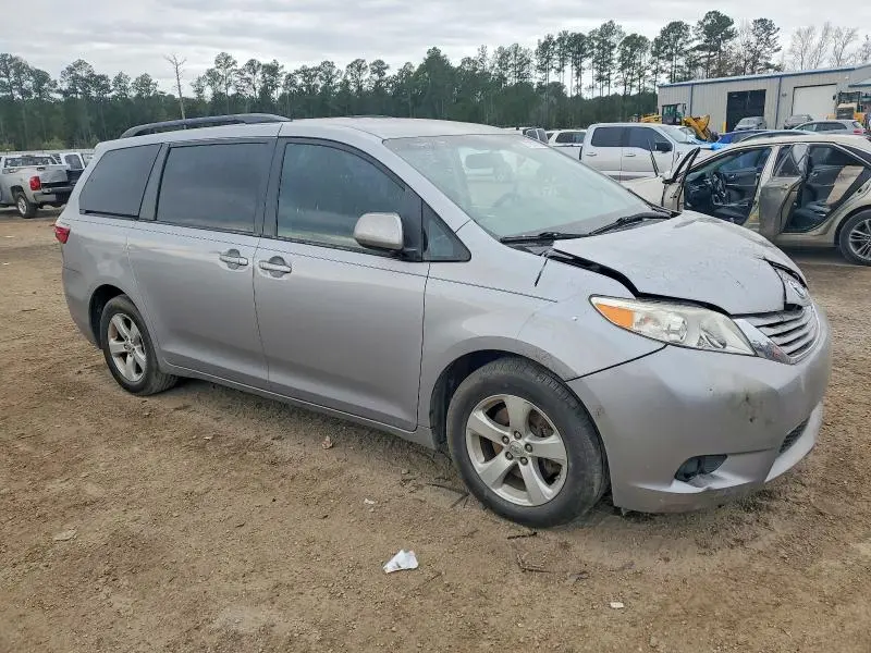 2017 TOYOTA SIENNA LE  