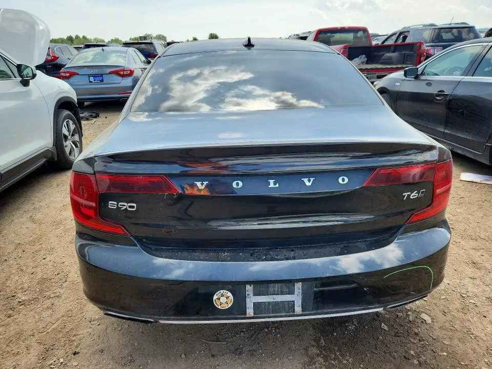 2018 VOLVO S90 T6 MOMENTUM  