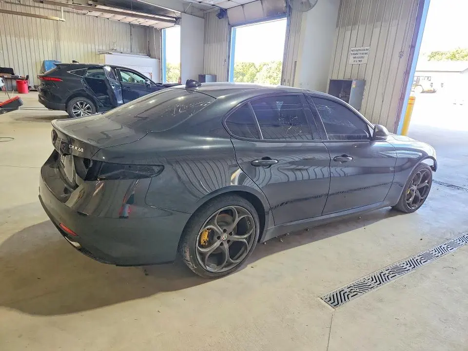 2018 ALFA ROMEO GIULIA TI Q4  