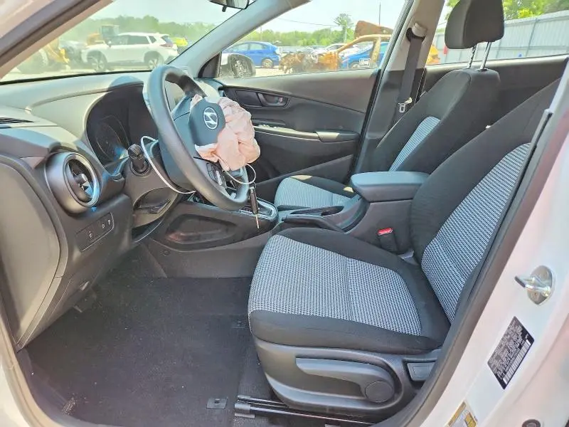2022 HYUNDAI KONA SE  