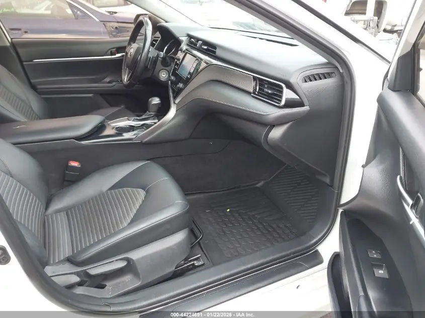 2019 TOYOTA CAMRY SE