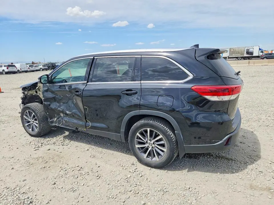 2019 TOYOTA HIGHLANDER XLE  
