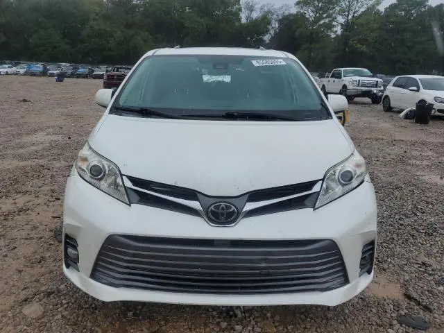 2019 TOYOTA SIENNA XLE  